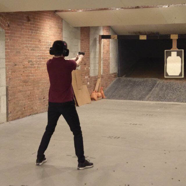 黄***