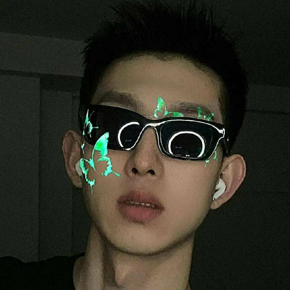 周***